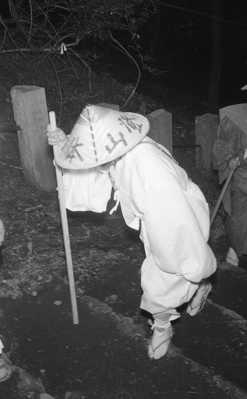 男体山登拝祭の行人