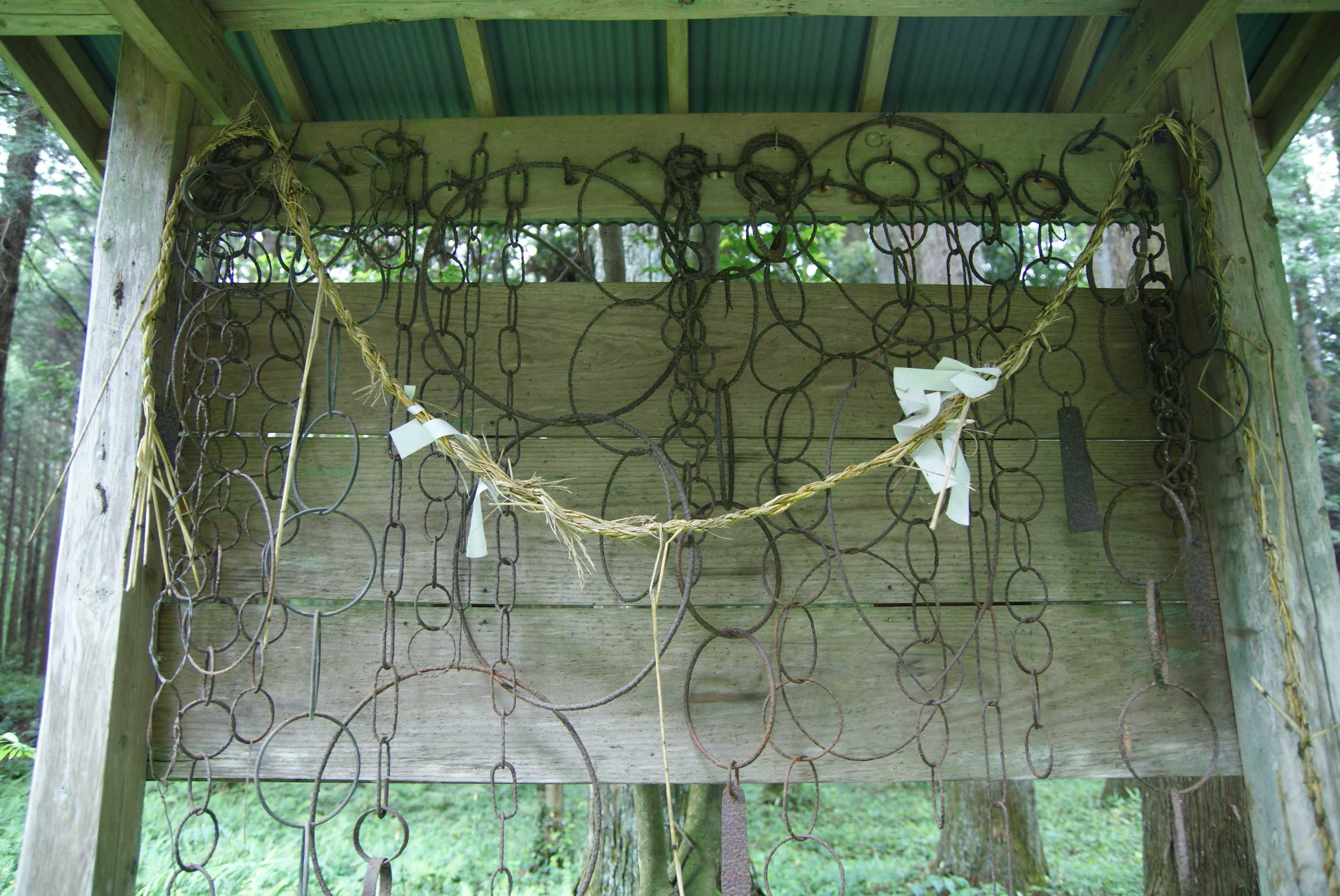 鉄輪を連ねた奉納物（多賀神社蔵）